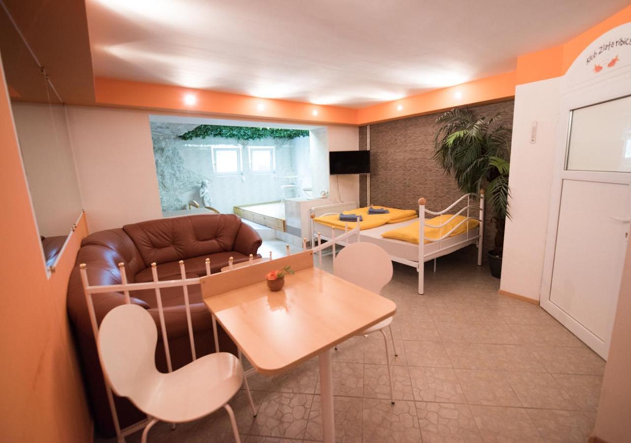 Hotel Klub Zlata Ribica à Jesenice Extérieur photo