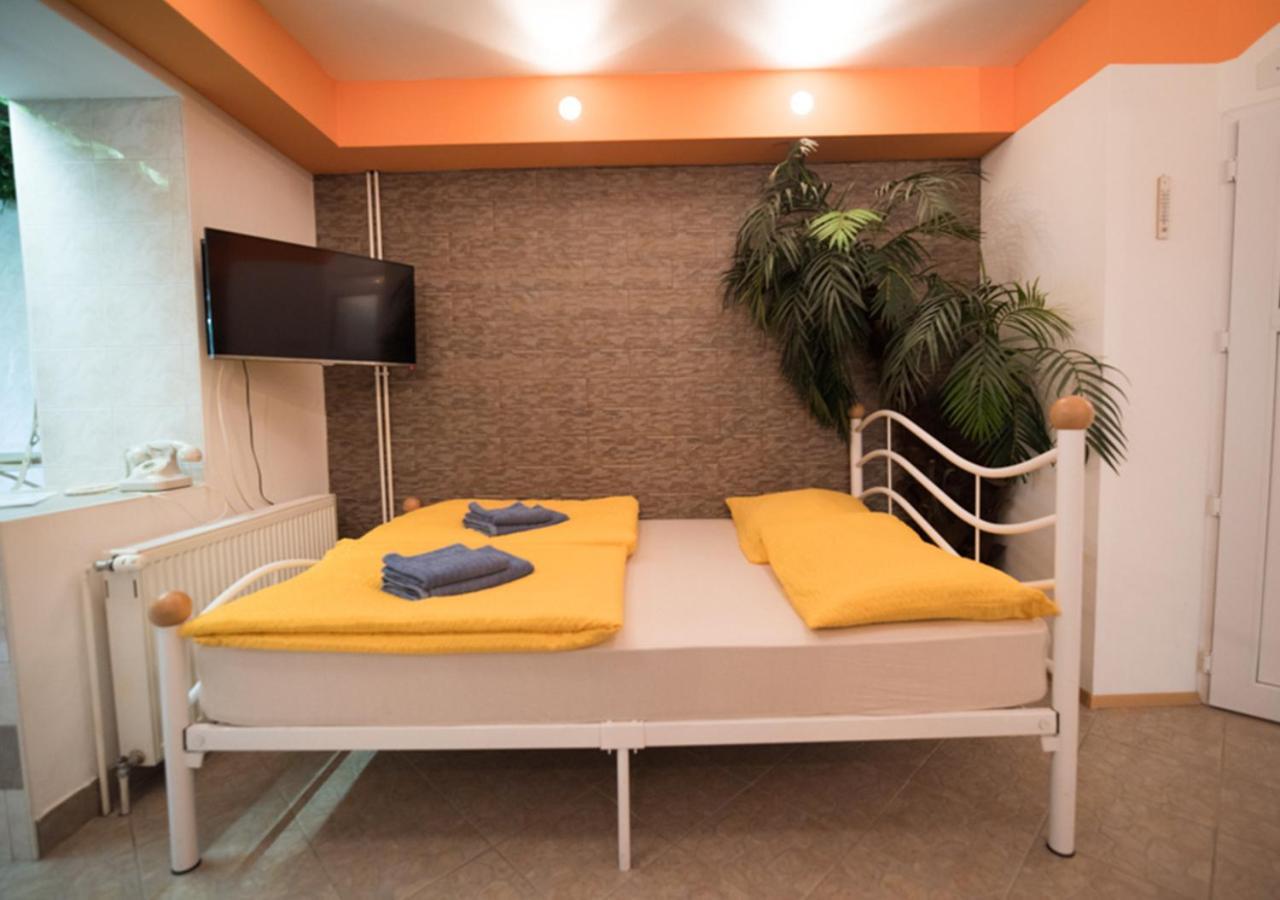 Hotel Klub Zlata Ribica à Jesenice Extérieur photo