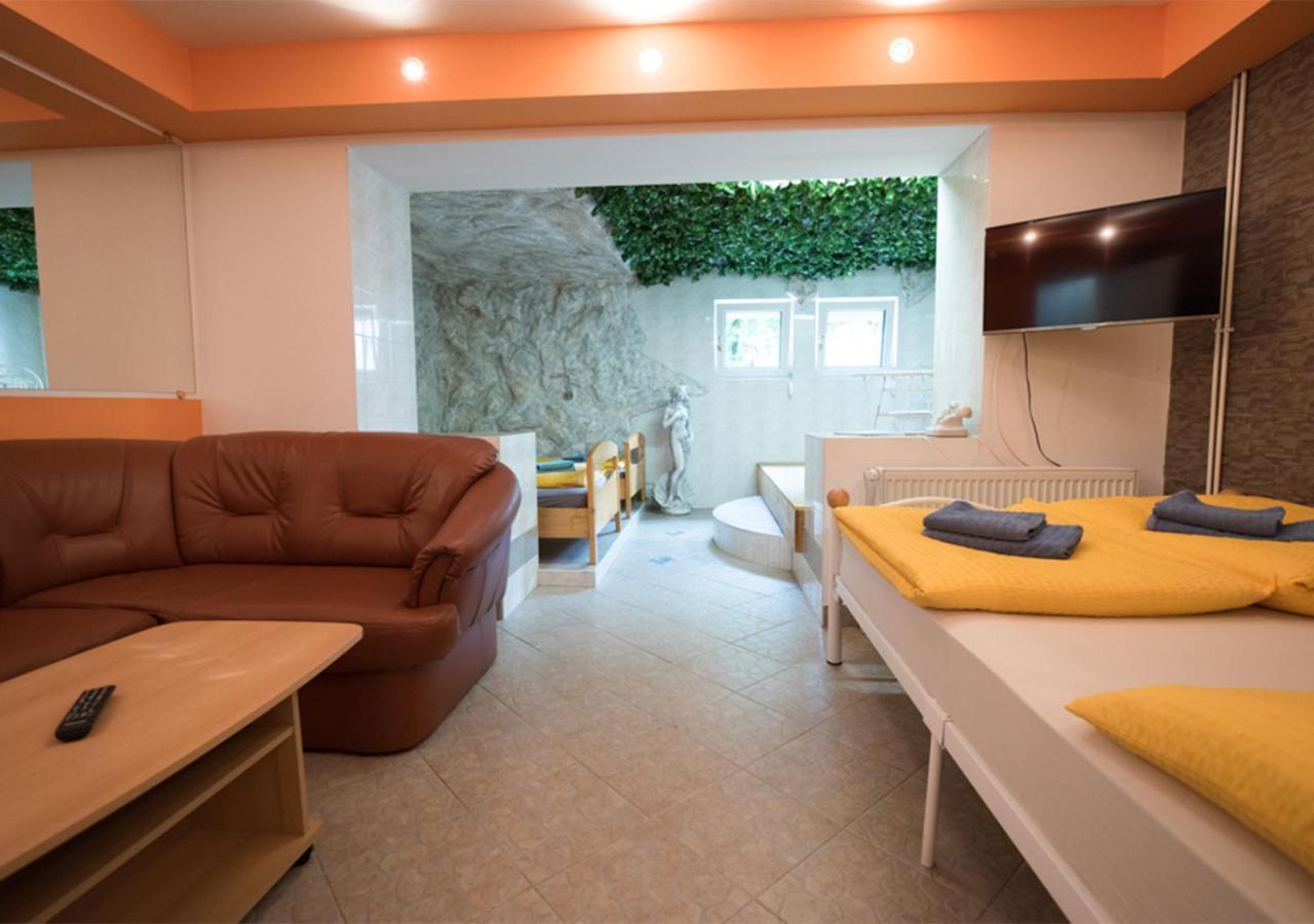 Hotel Klub Zlata Ribica à Jesenice Extérieur photo